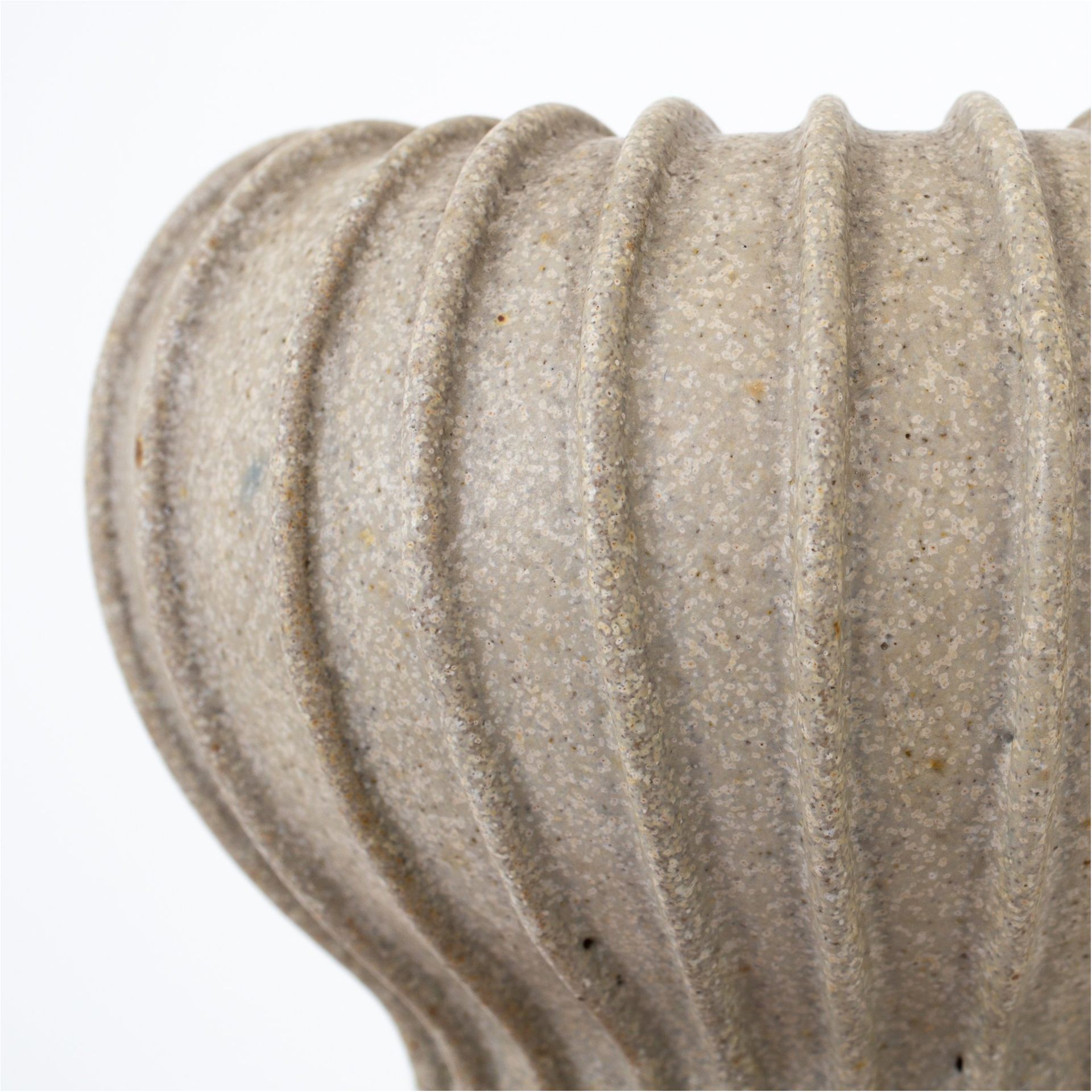 Ribbed vase in stoneware