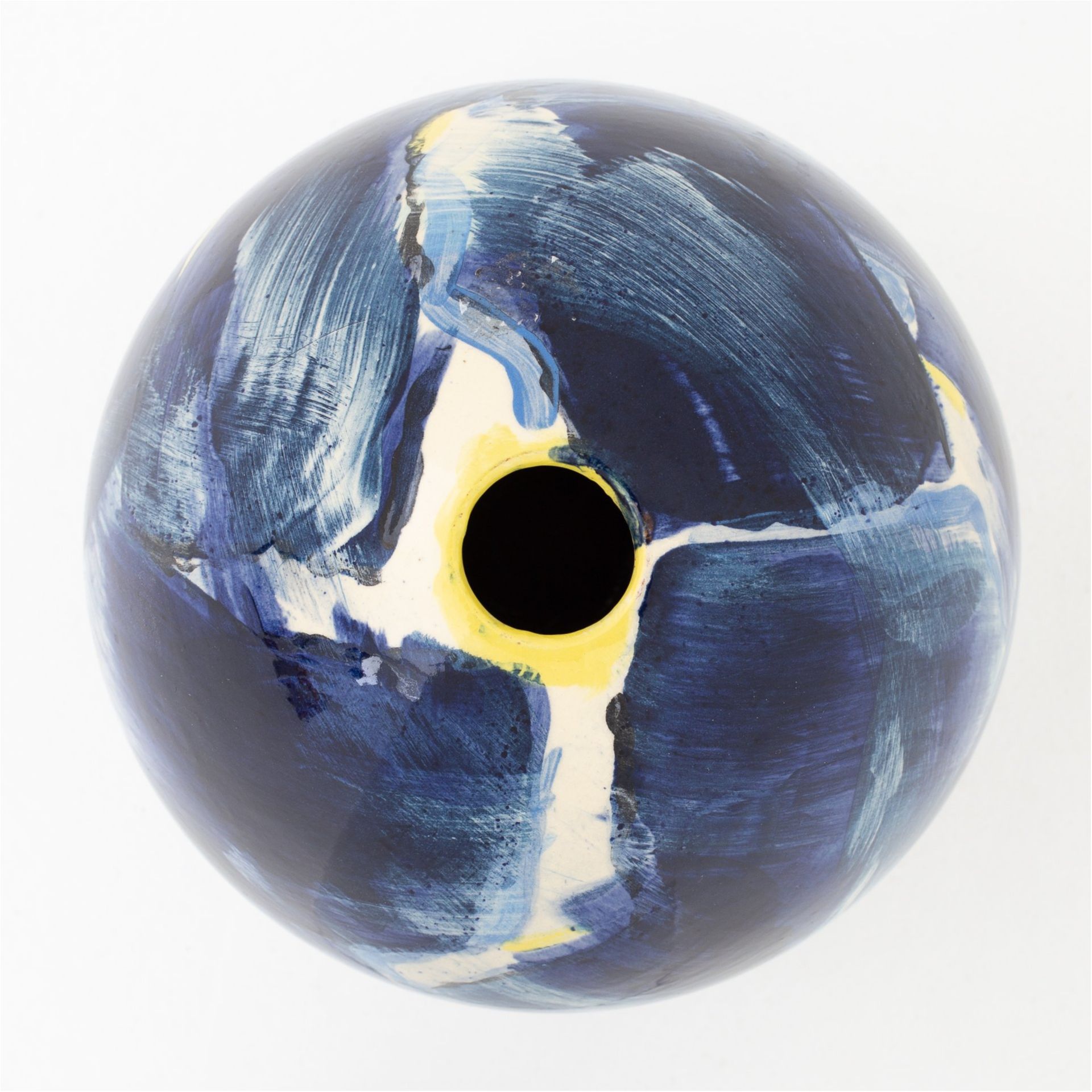 Eggshaped vase in pottery