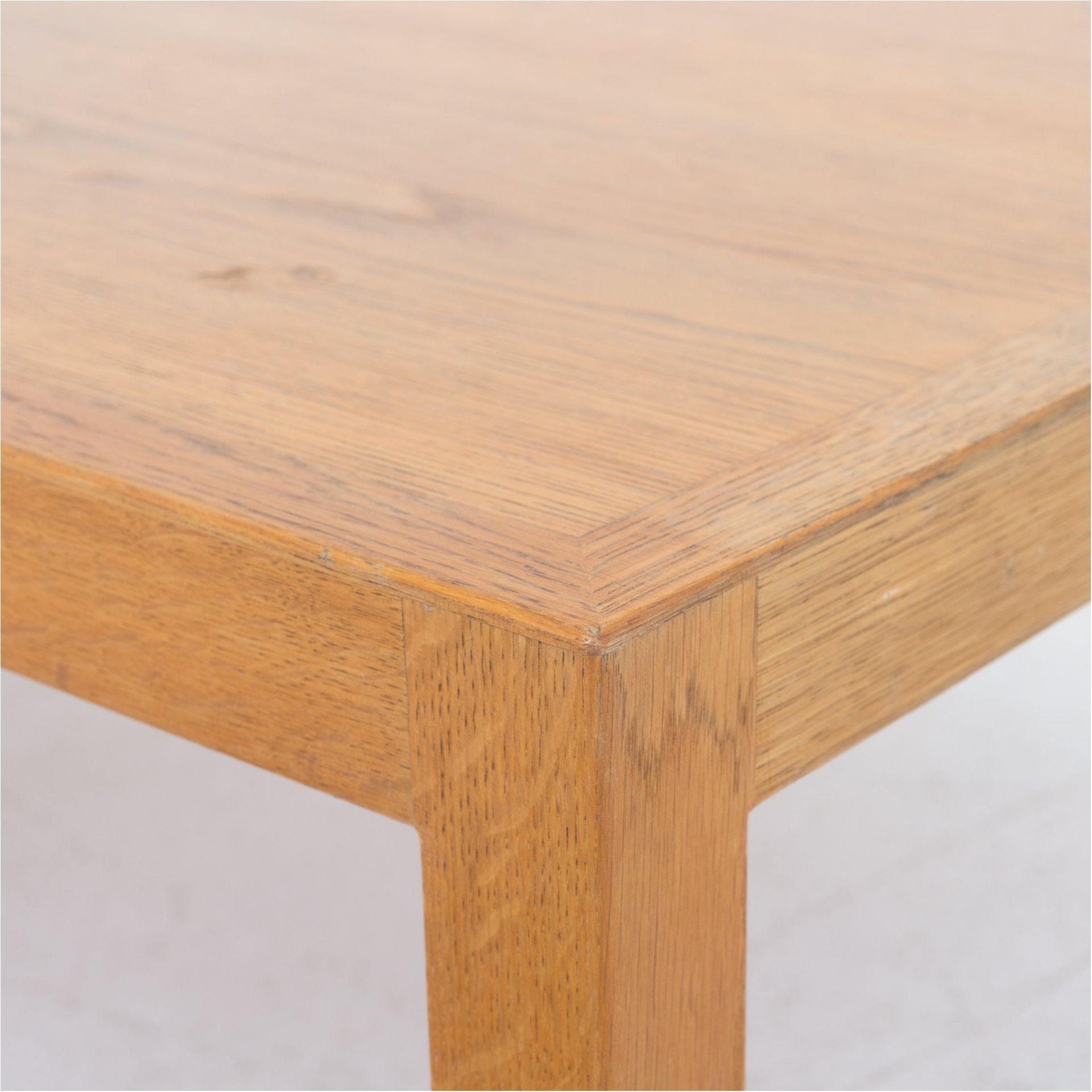 Low coffee table in oak