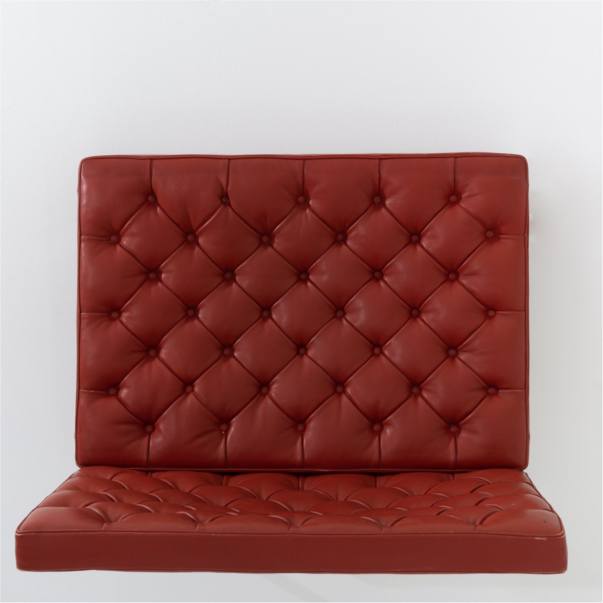 PK 26 Wallmounted sofa