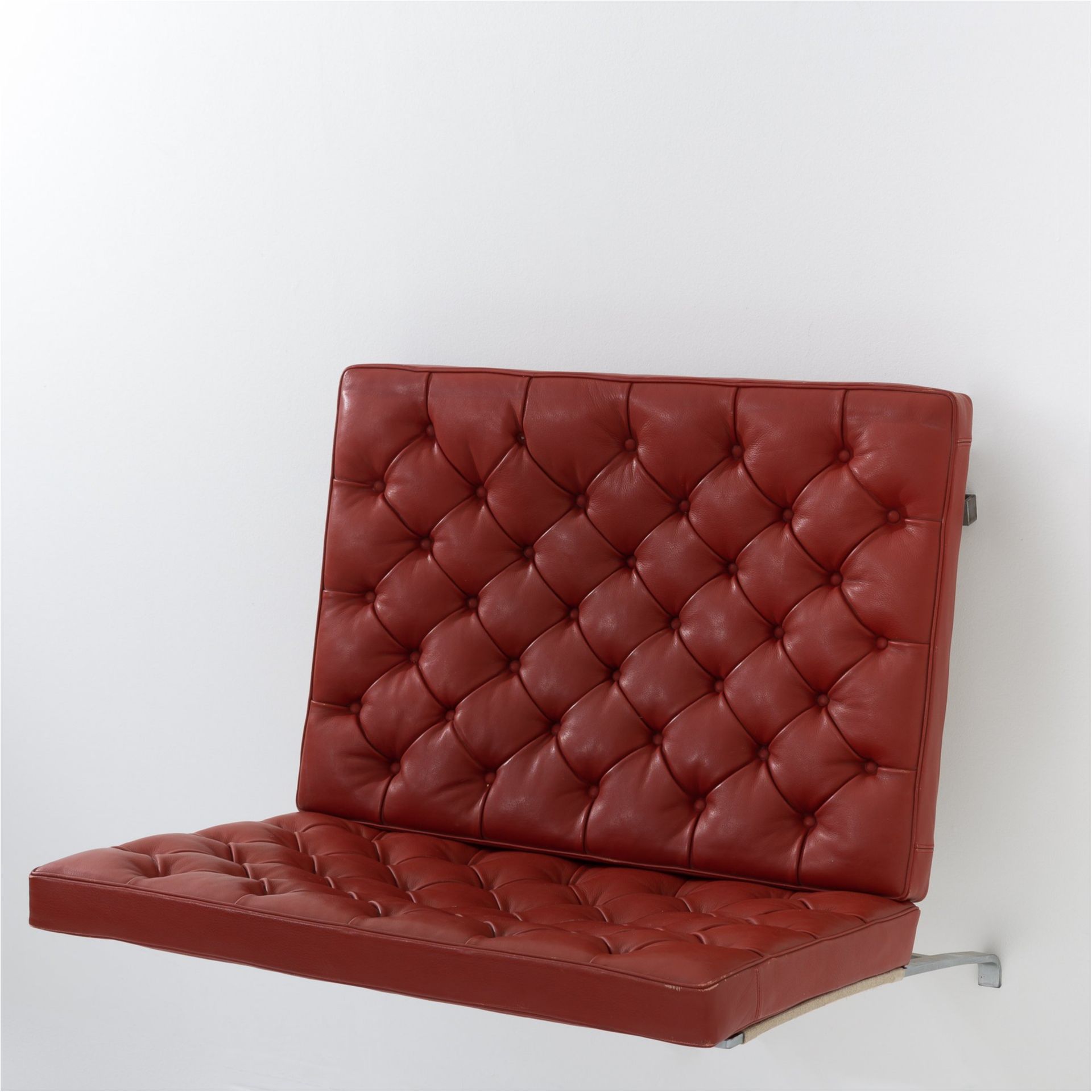 PK 26 Wallmounted sofa