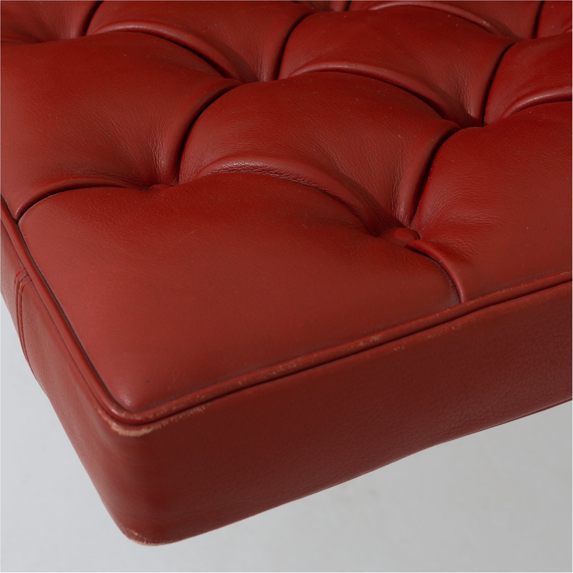 PK 26 Wallmounted sofa