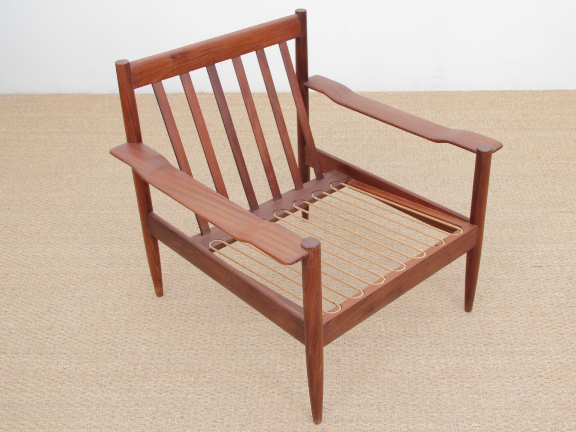 Mid-Century modern scandinavian pair of lounge chairs in teak, image size:2000x1501