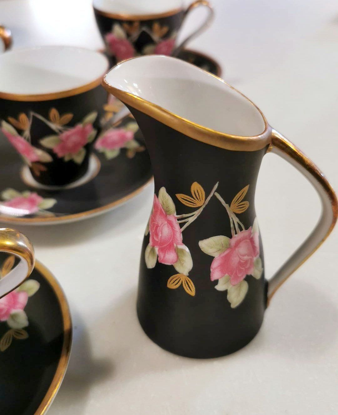 https://artorigo.com/ao_products/37094/l/decorative-objects-coffee-and-tea-sets-1950-1959-mid-century-modern-sevr%C3%A8s-vincennes-bazaar-sas-furniture-243508.jpg