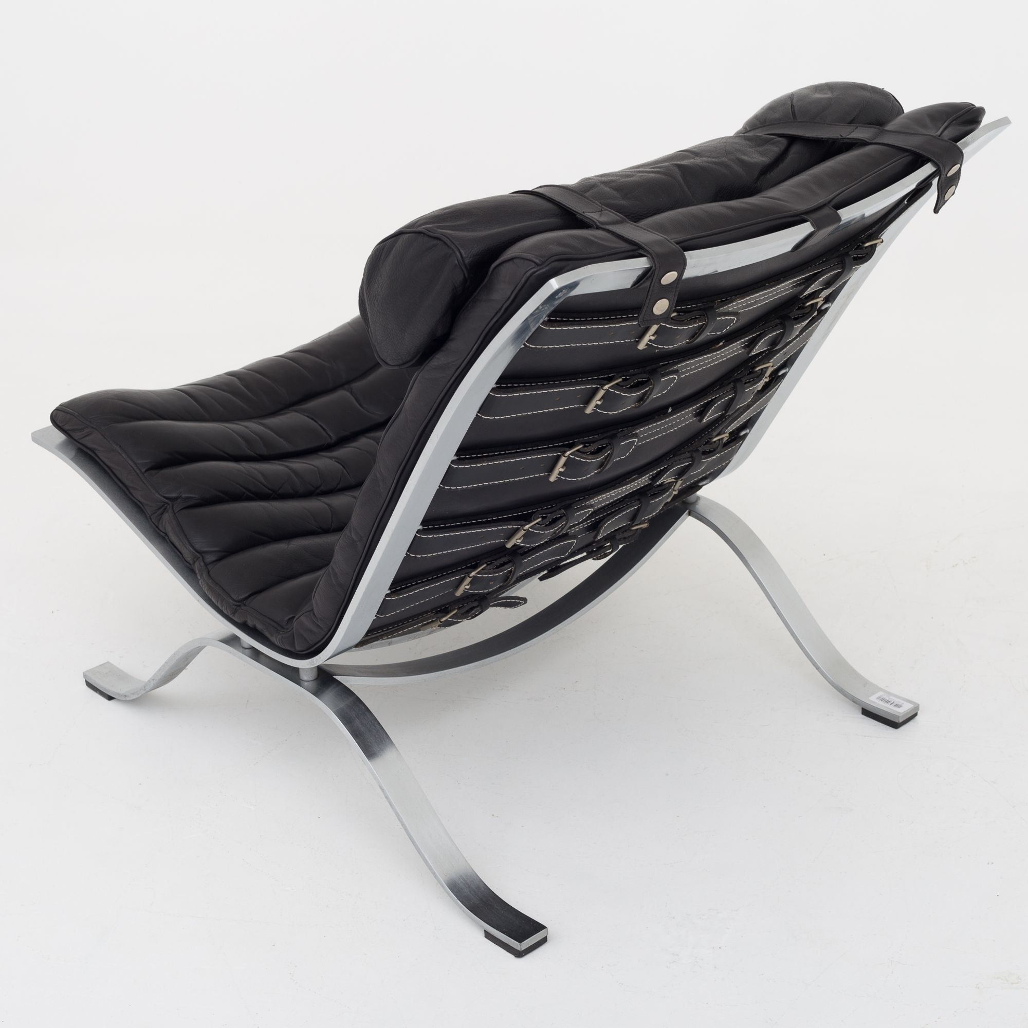 'Ari' easy chair and stool in black leather (set)