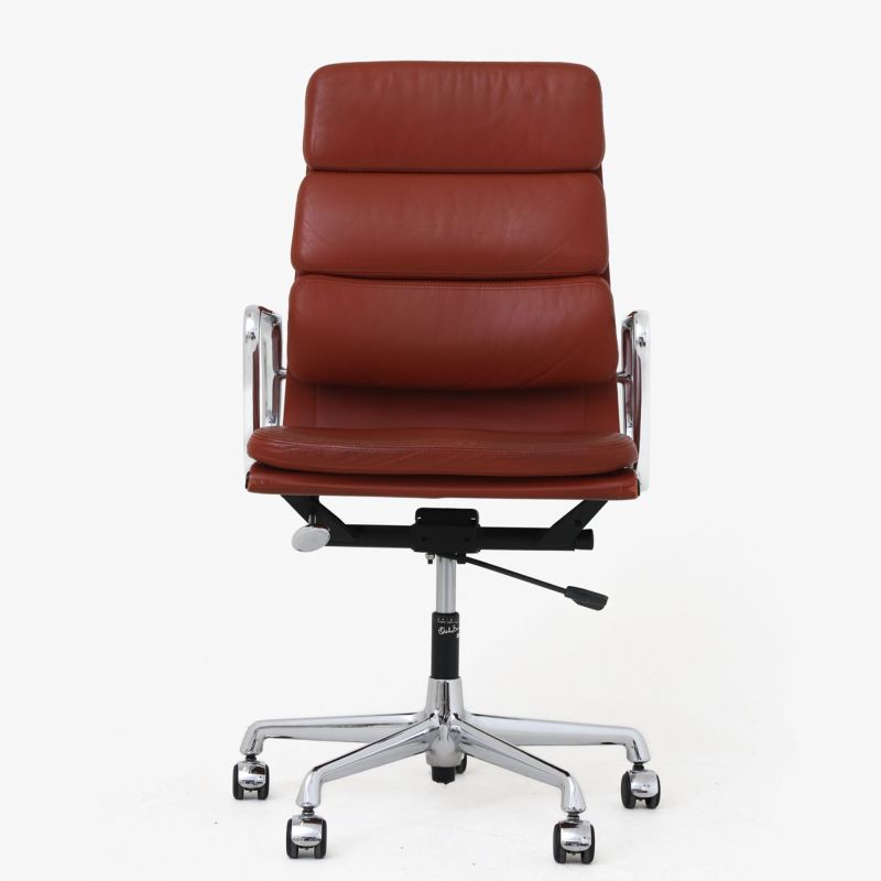 EA 219 Office chair in red leather