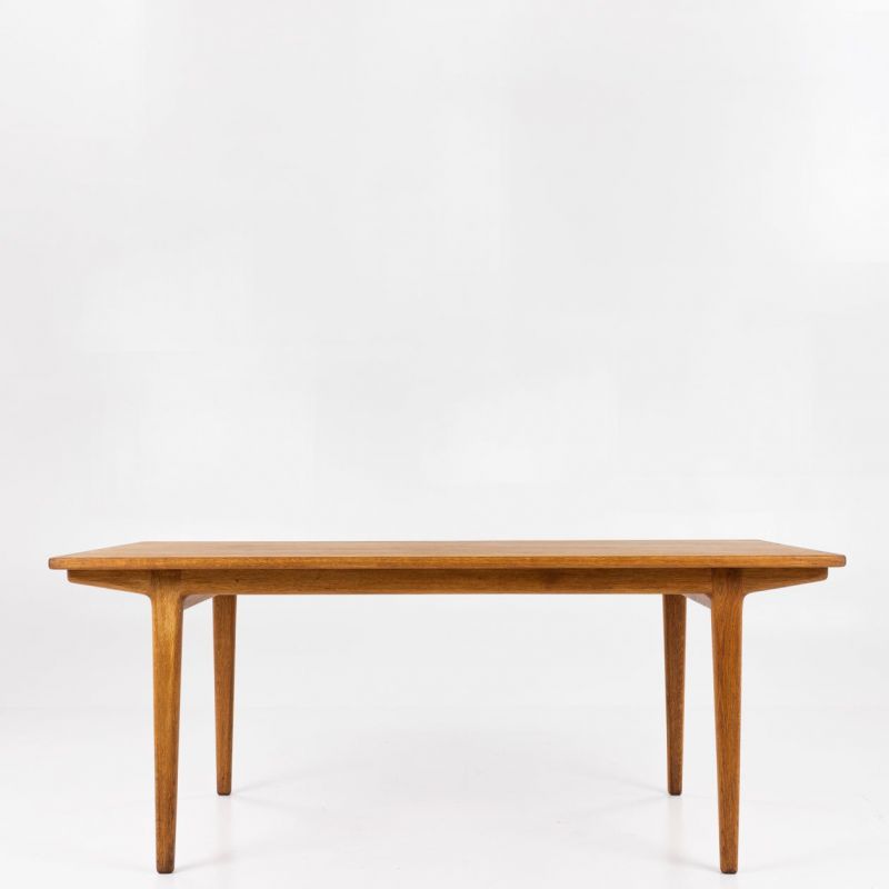 Dining table in oak