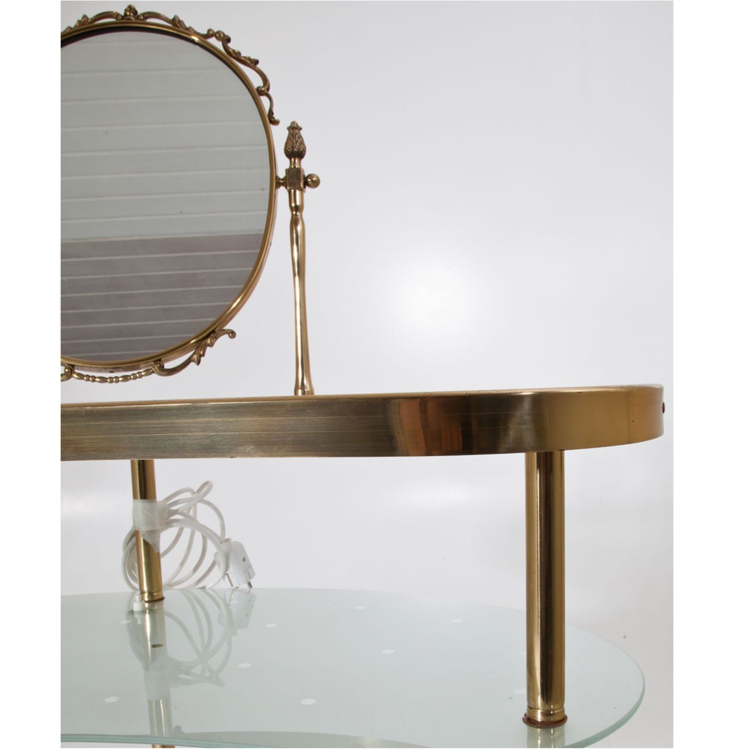 https://artorigo.com/ao_products/6394/l/furniture-vanity-tables-1950-1959-mid-century-modern-ehrl-fine-art-and-antiques--32507.JPG