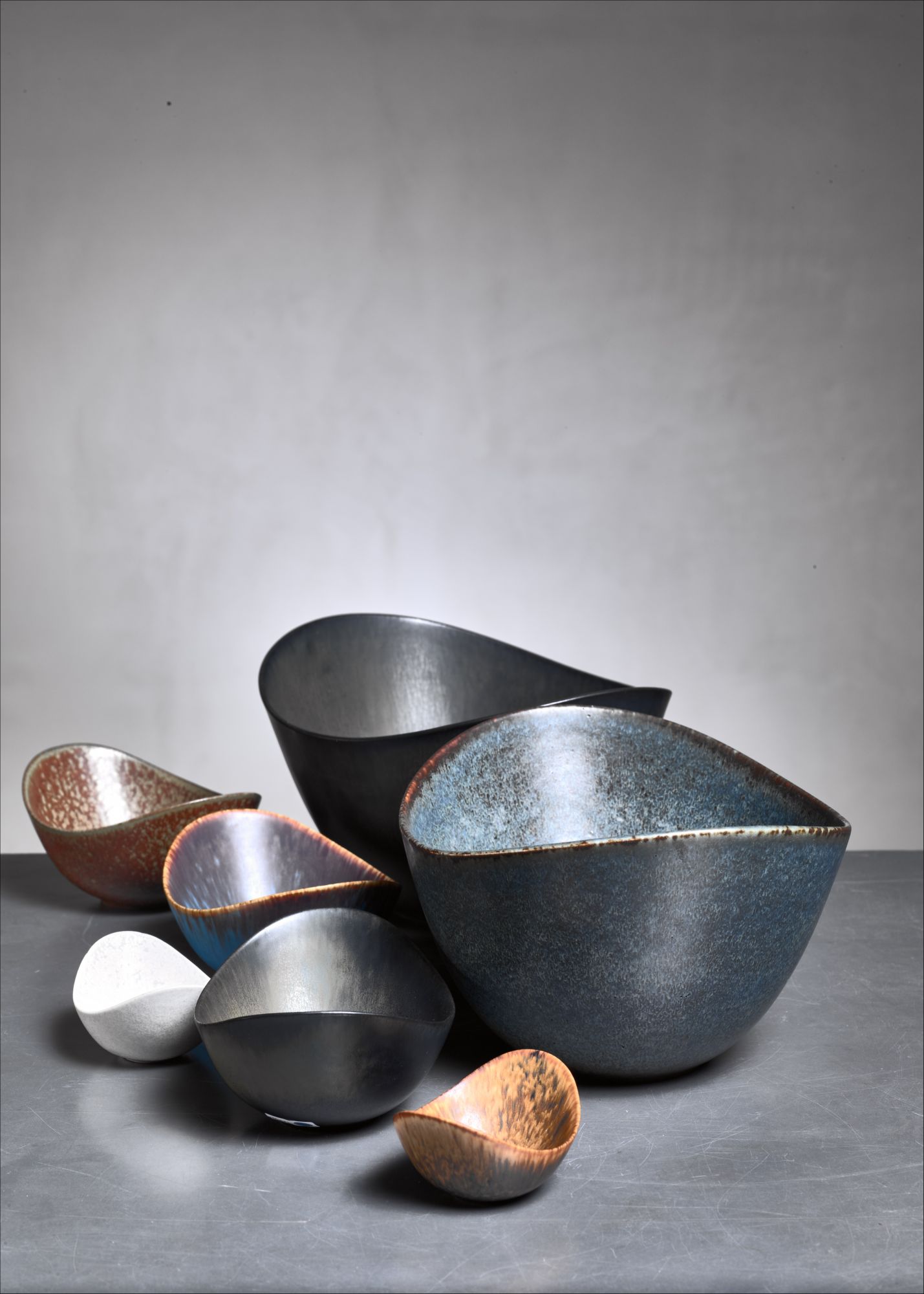 Collection of seven Gunnar Nylund ceramic bowls for Rörstrand 